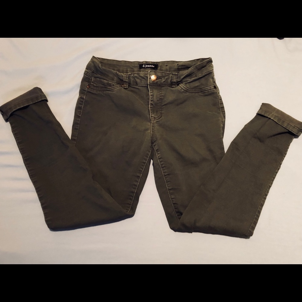 🎀 Olive Cropped Jeans 🎀
